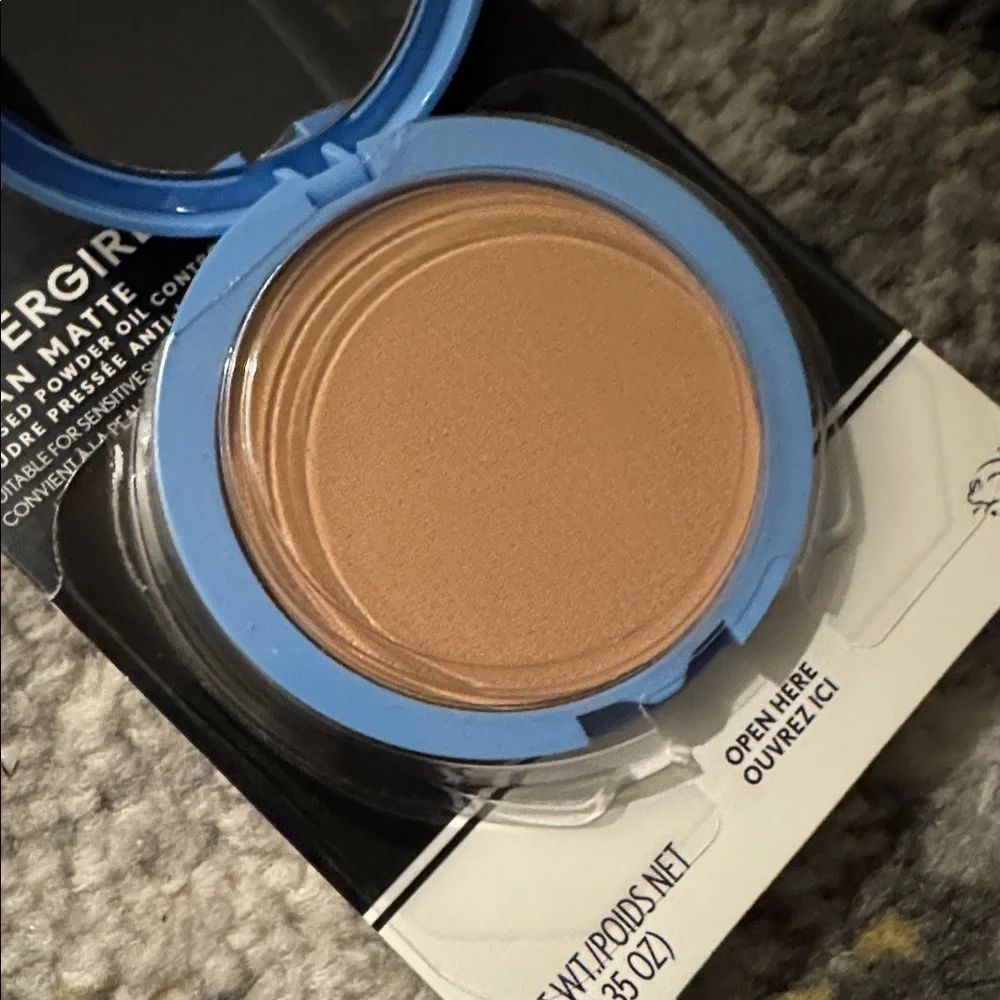 COVERGIRL Clean Matte Pressed Powder NEW 🏷️